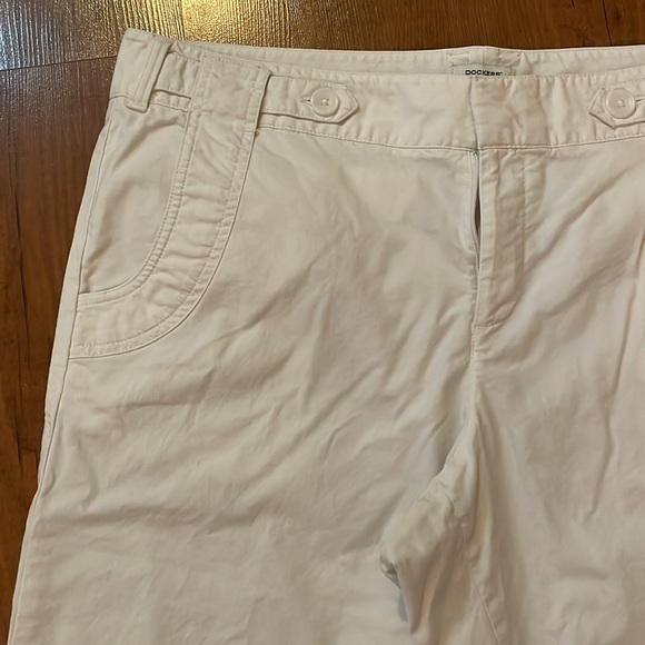 Dockers white mid rise curvy capris. - Picture 2 of 6